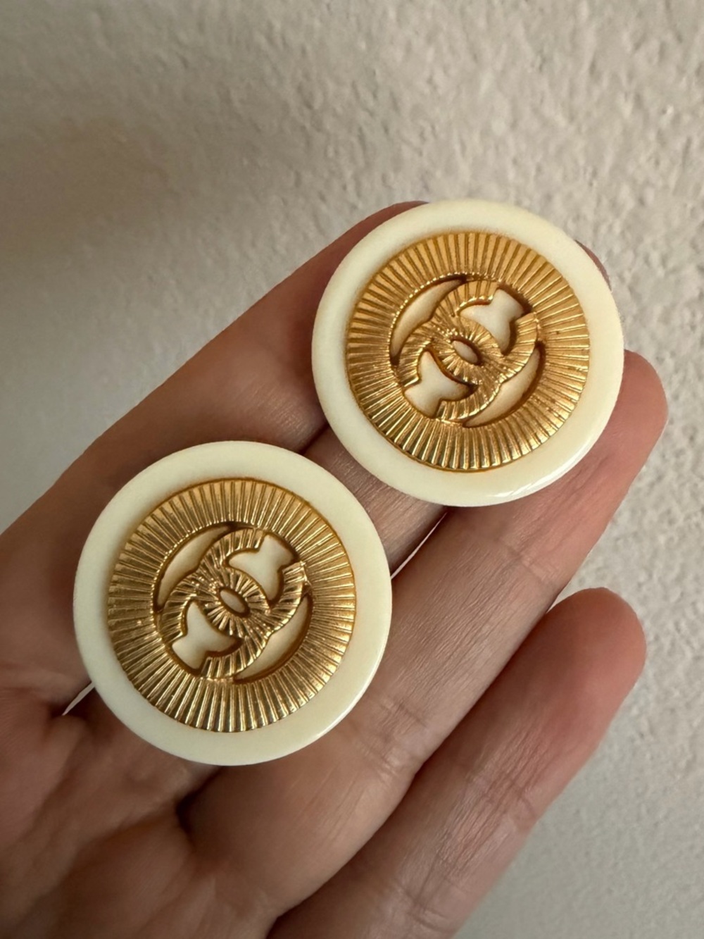 ✨Vintage Chanel Cream & Gold CC Medallion Statement Earrings🤍